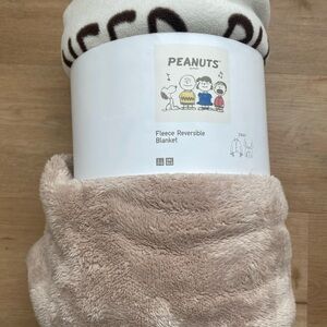 Uniqlo Peanuts Fleece Reversible Blanket - Cream and Brown